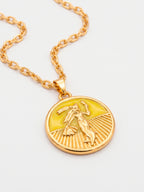 Corrente medalha Oxum amarelo - cadeado - banhado a ouro 18k - detalhe