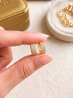 Brinco argola reta cravejada - banhado a ouro 18k