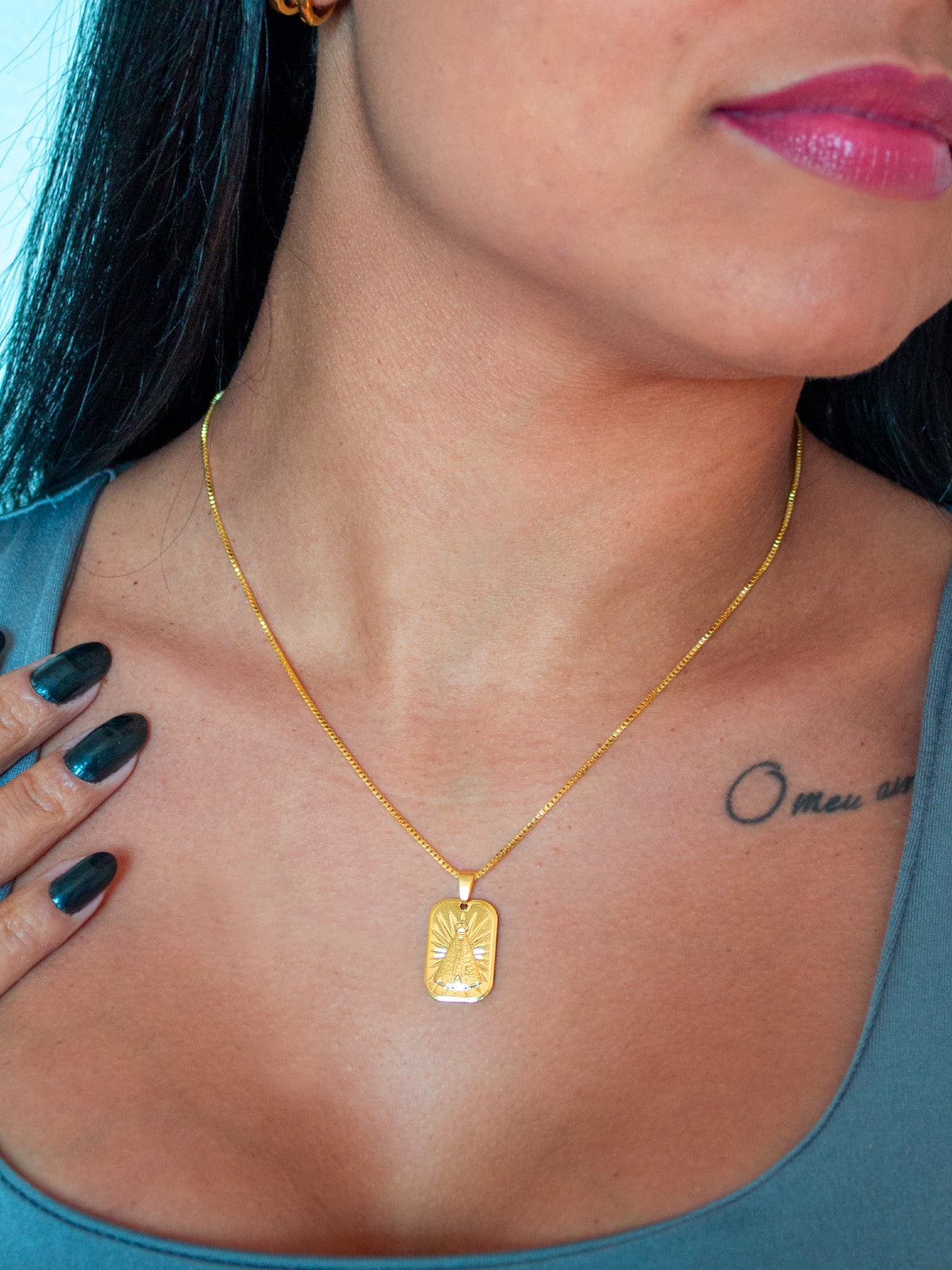 Corrente placa Nossa Senhora - veneziana - banhado a ouro 18k