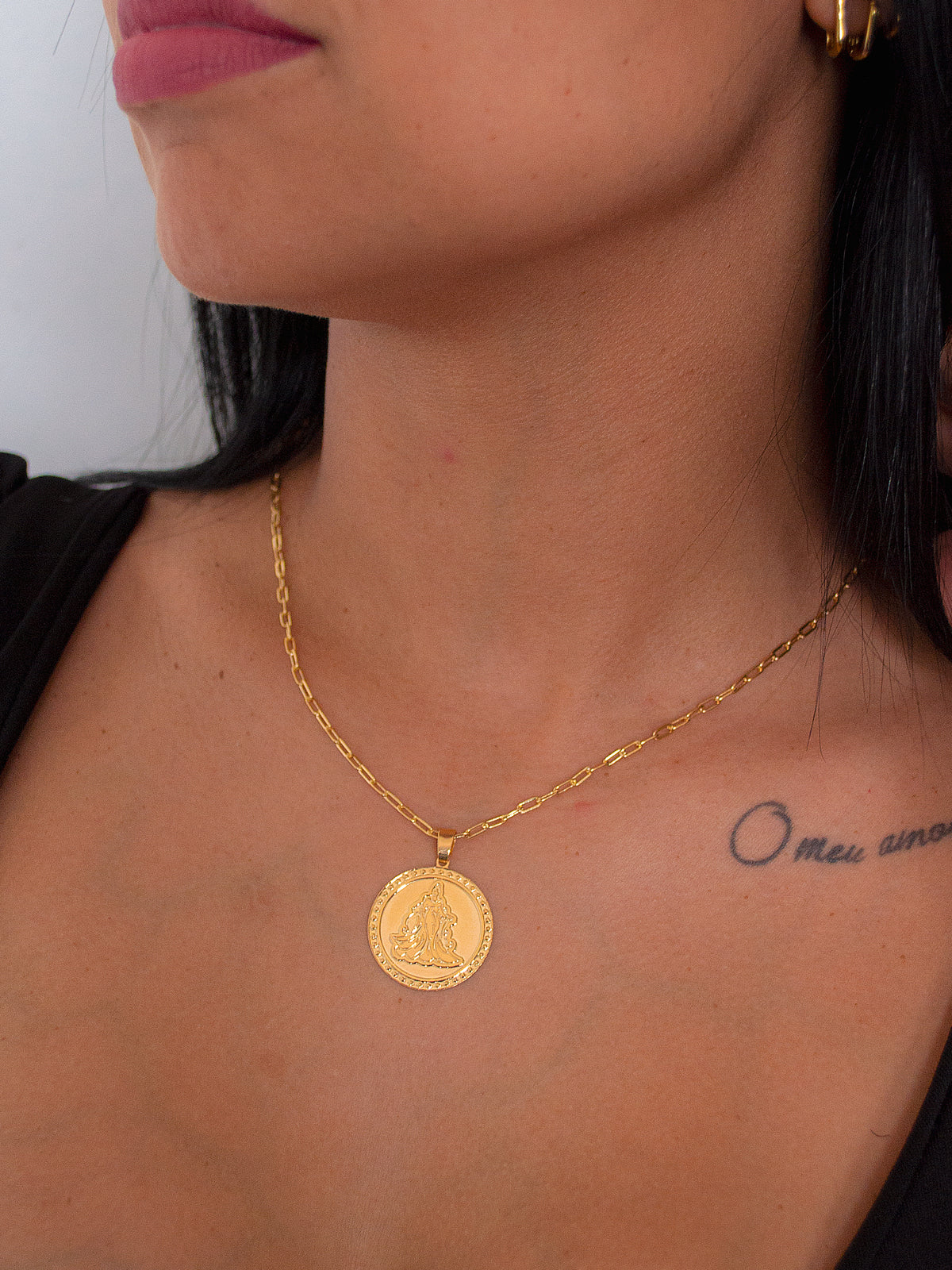 Pingente medalha Iemanjá 3D - banhado a ouro 18k - foto 3