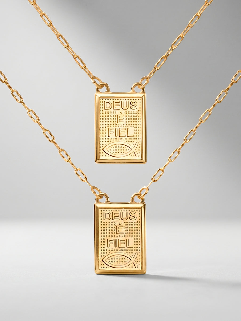 Escapulário Deus é fiel - elo longo - banhado a ouro 18k