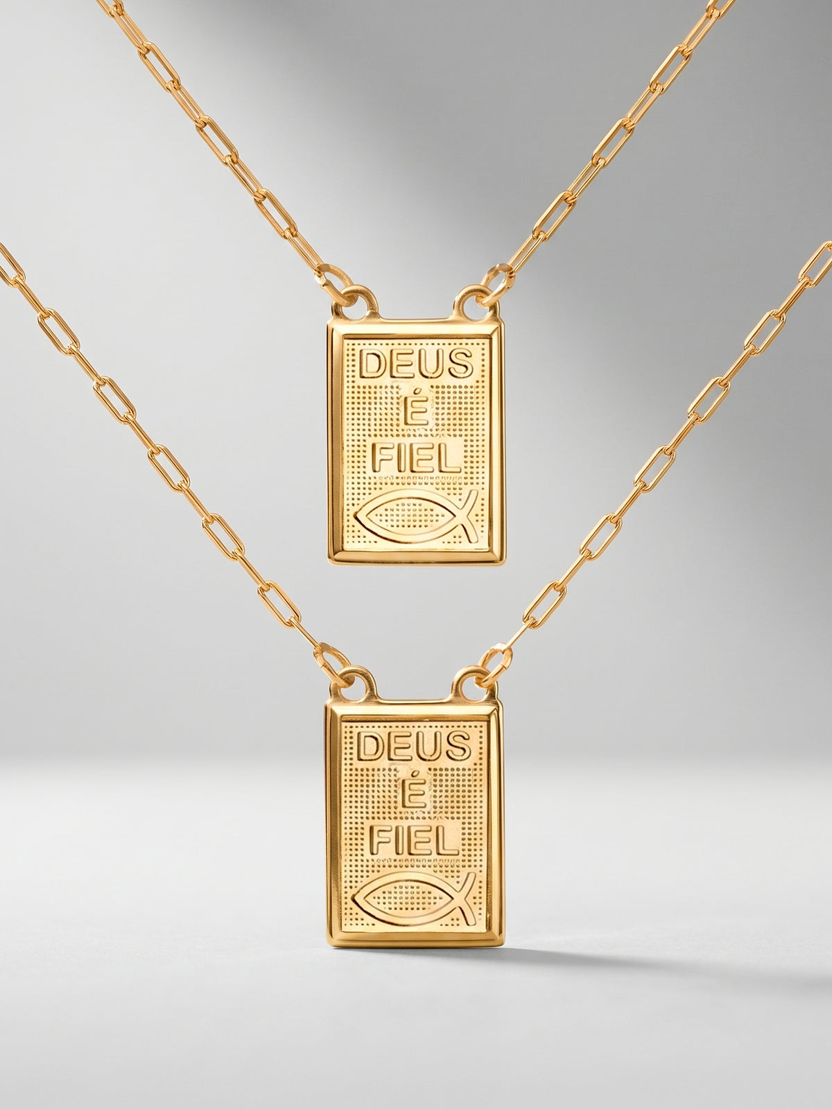 Escapulário Deus é fiel - elo longo - banhado a ouro 18k