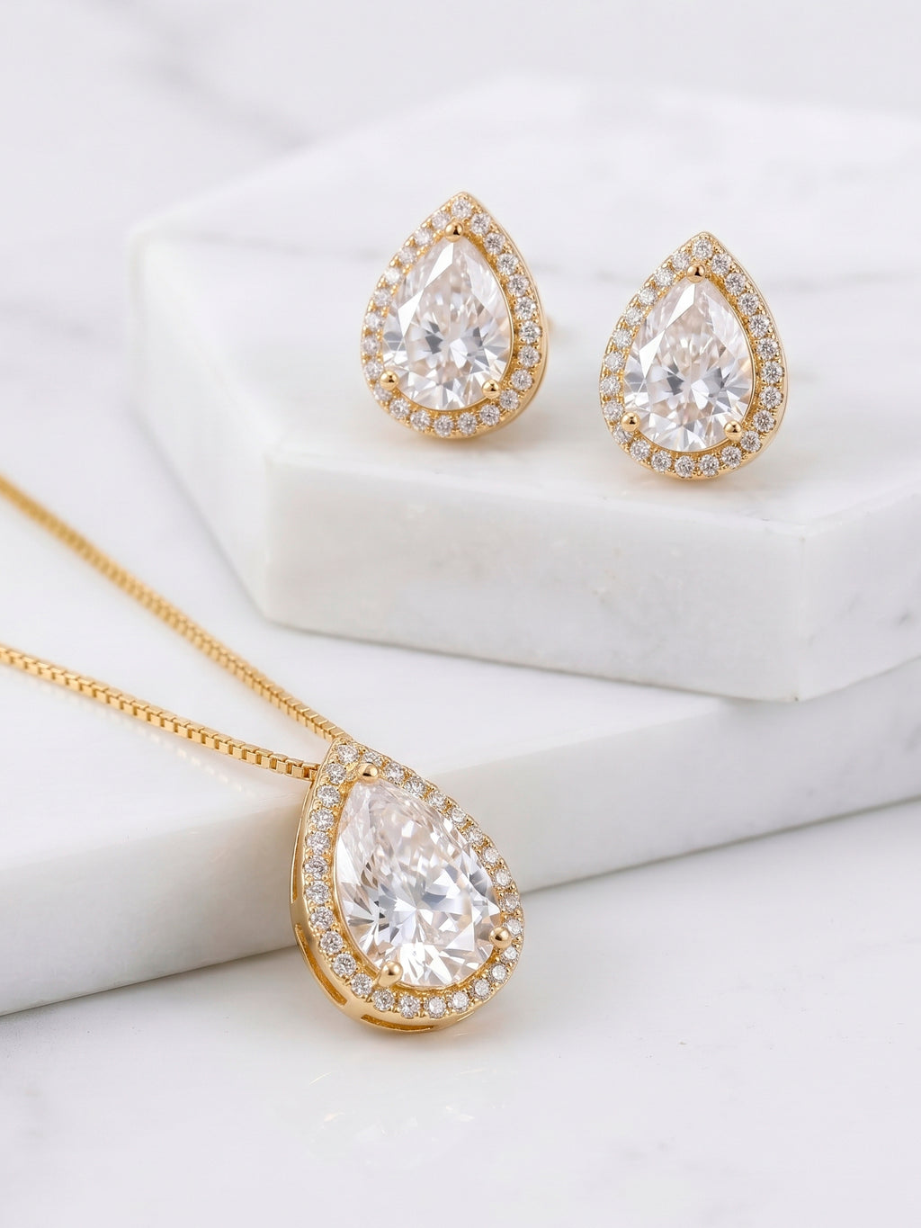 Conjunto gota cravejado - colar e brincos - banhado a ouro 18k - foto 4