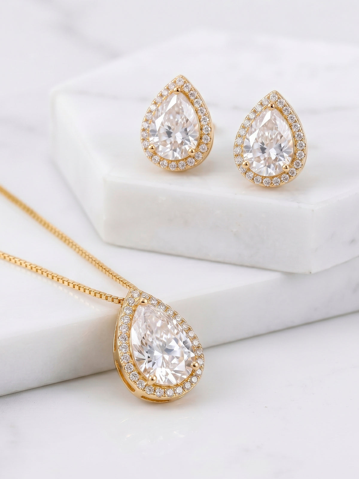 Conjunto gota cravejado - colar e brincos - banhado a ouro 18k - foto 4