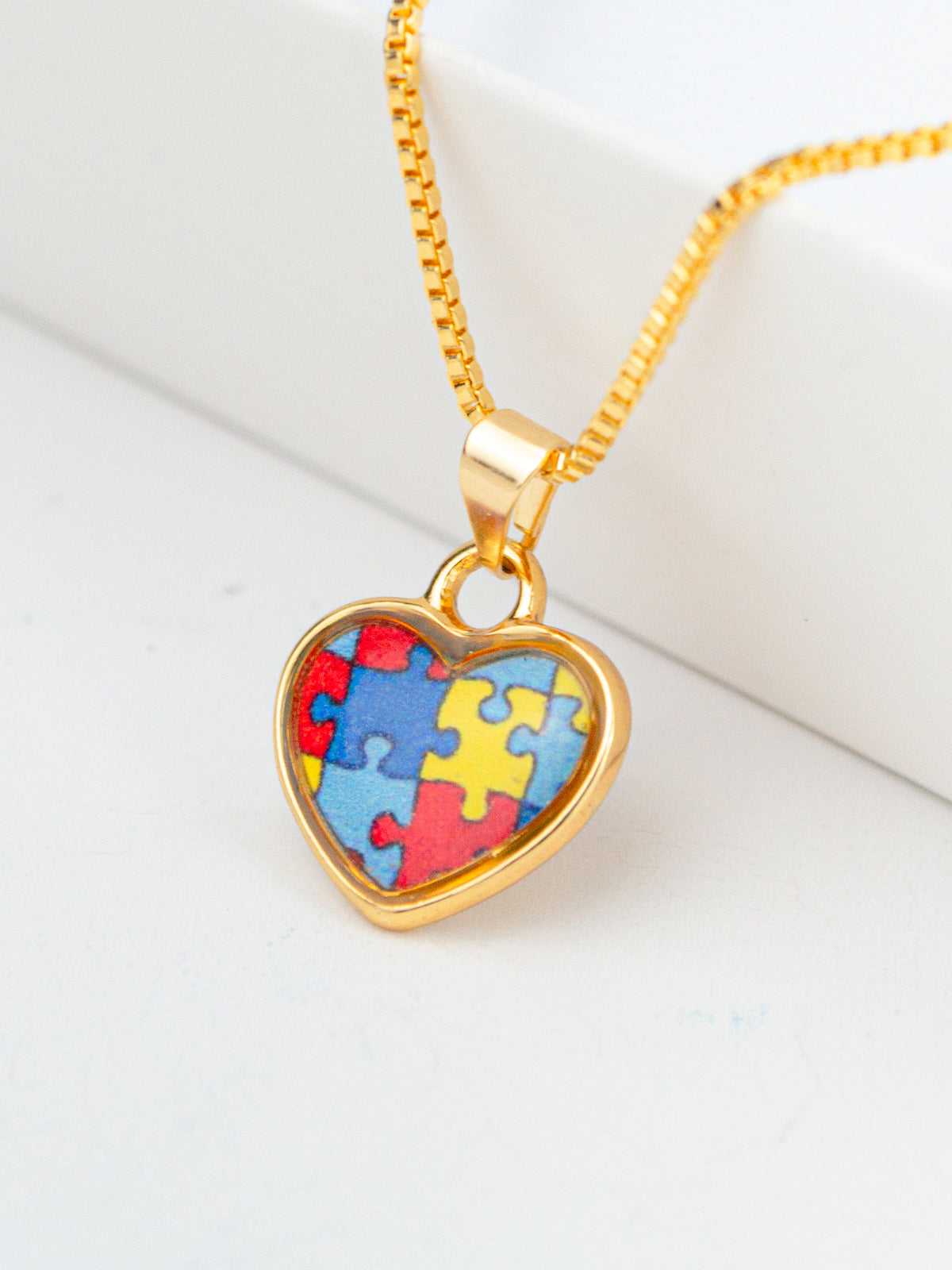 Corrente coração colorido autismo - veneziana - banhado a ouro 18k - foto 4