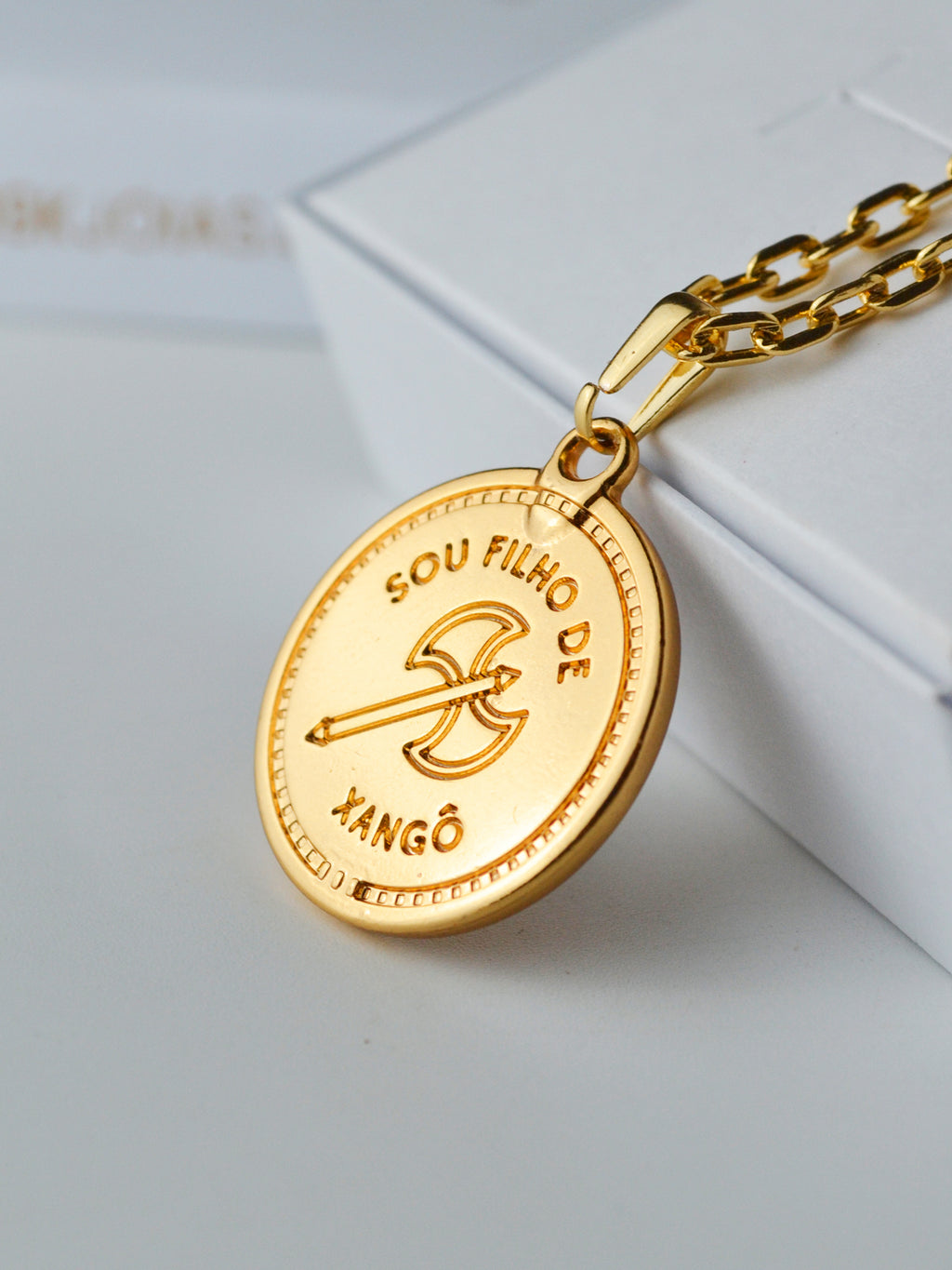 Pingente medalha Xangô marrom - banhado a ouro 18k - foto 3