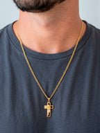 Pingente Cruz face de Cristo - banhado a ouro 18k - foto 2