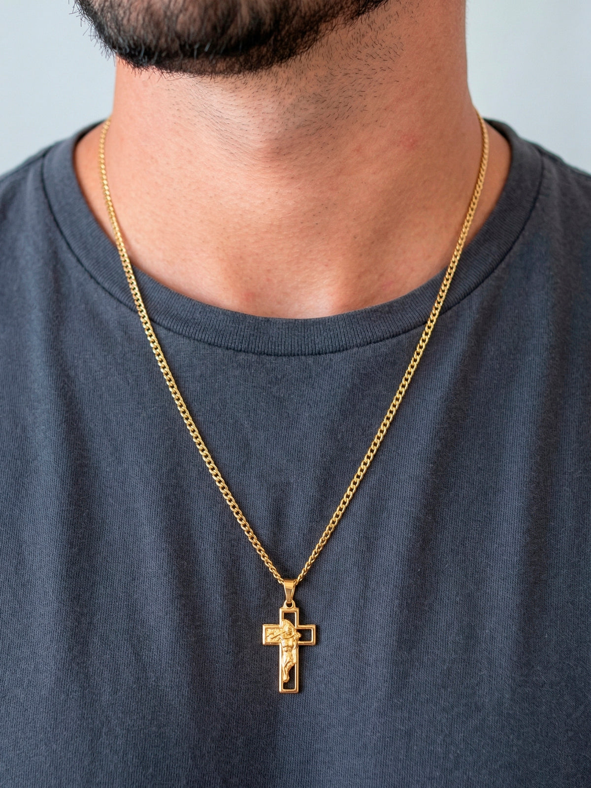 Pingente Cruz face de Cristo - banhado a ouro 18k - foto 2