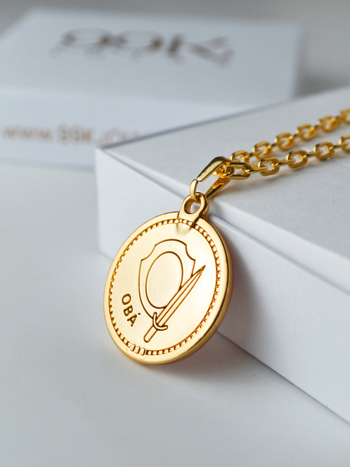 Pingente medalha Obá pink - banhado a ouro 18k - foto 2