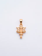 Pingente direito 1,7 x 1,2 cm - banhado a ouro 18k