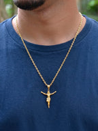 Pingente cruz Jesus Cristo - banhado a ouro 18k - foto 2