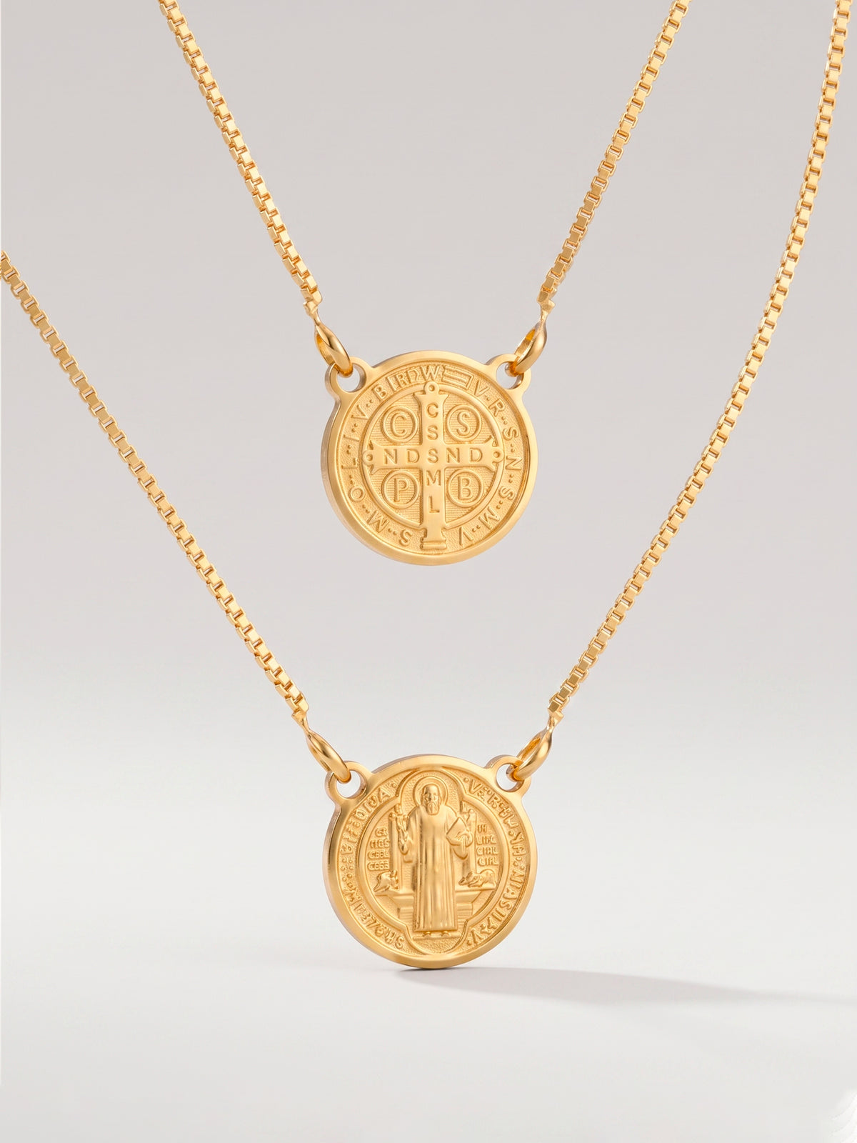 Escapulário São Bento - veneziana - banhado a ouro 18k
