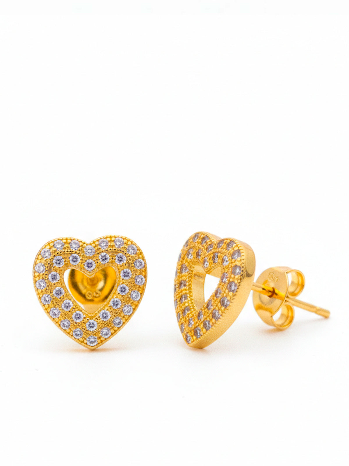 Brinco coração cravejado vazado - banhado a ouro 18k