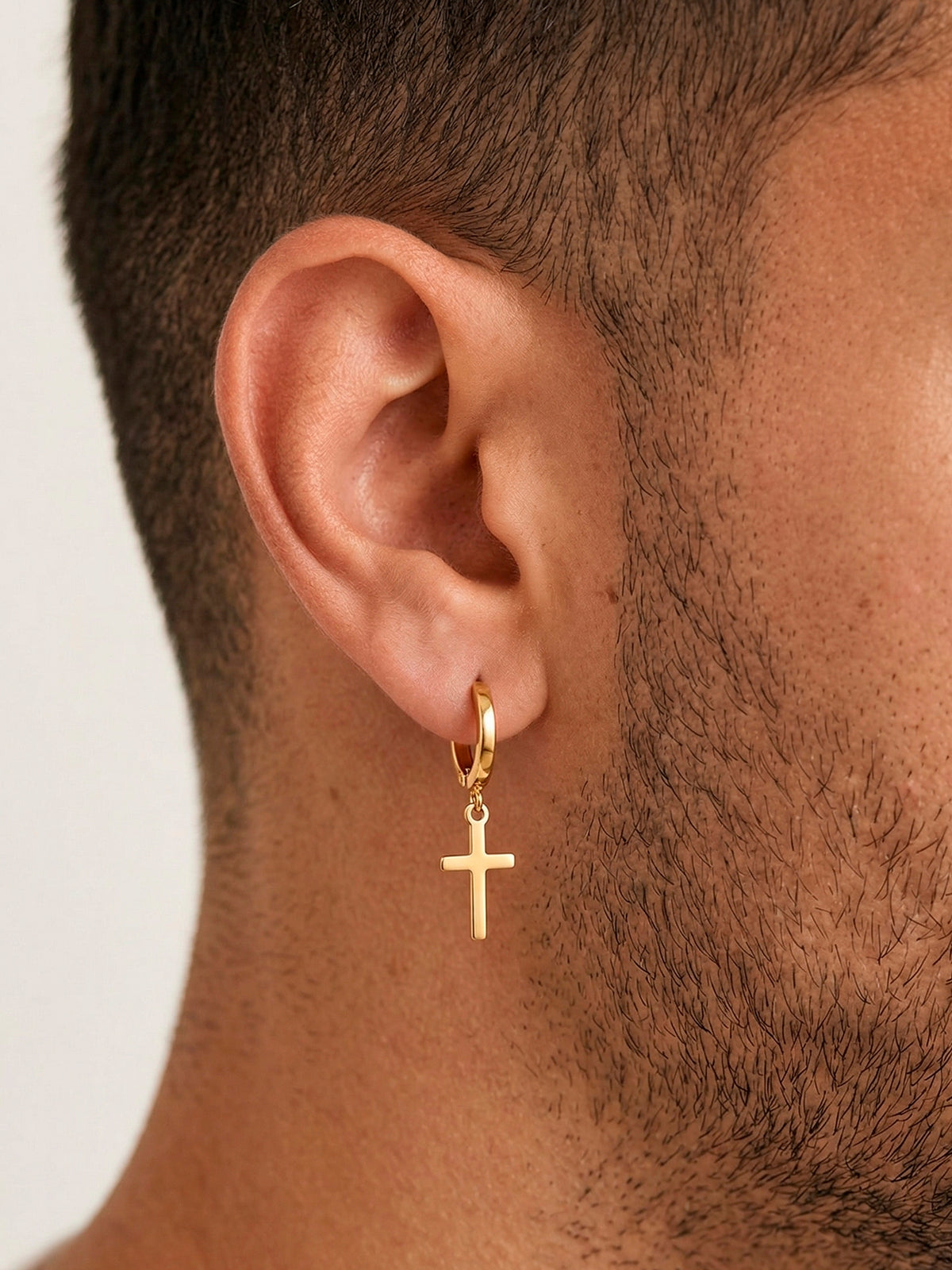 Brinco argola com cruz - banhado a ouro 18k