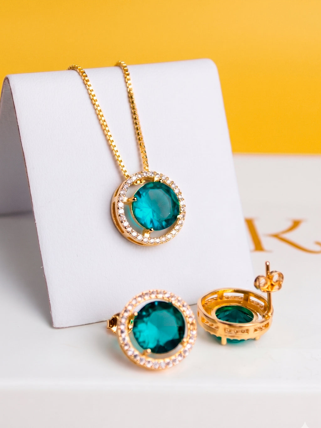 Conjunto pedra verde - colar e brincos - banhado a ouro 18k