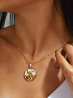 Pingente medalha Oxalá branco - banhado  a ouro 18k - foto 3
