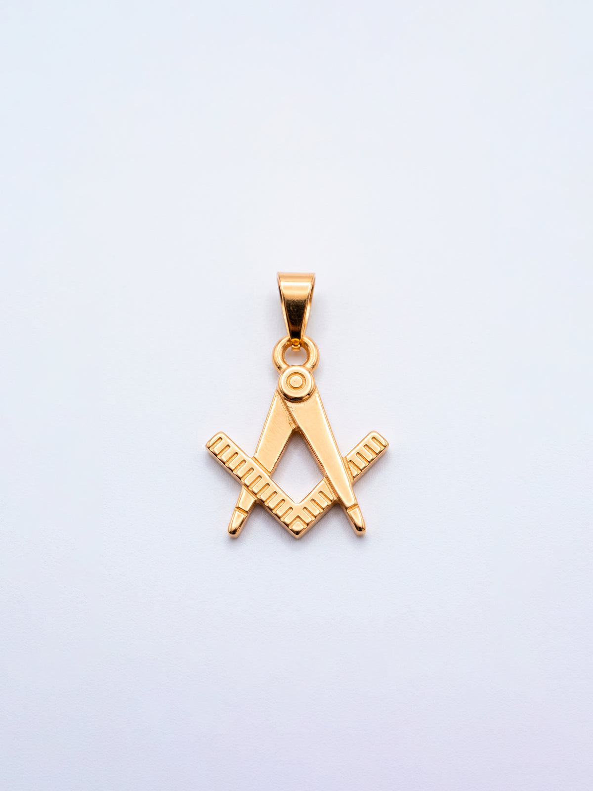 Pingente arquitetura 1,8 x 1,2 cm - banhado a ouro 18k