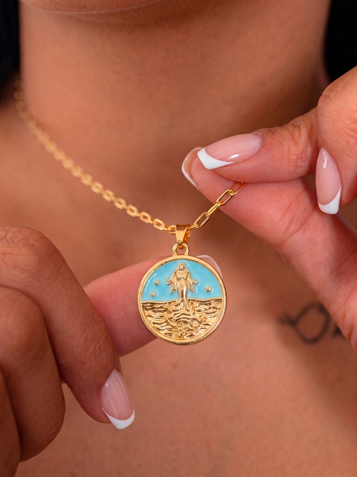 Corrente medalha Iemanjá azul - elo longo - banhado a ouro 18k - foto 2