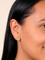 Brinco redondo Nossa Senhora - banhado a ouro 18k - foto 2