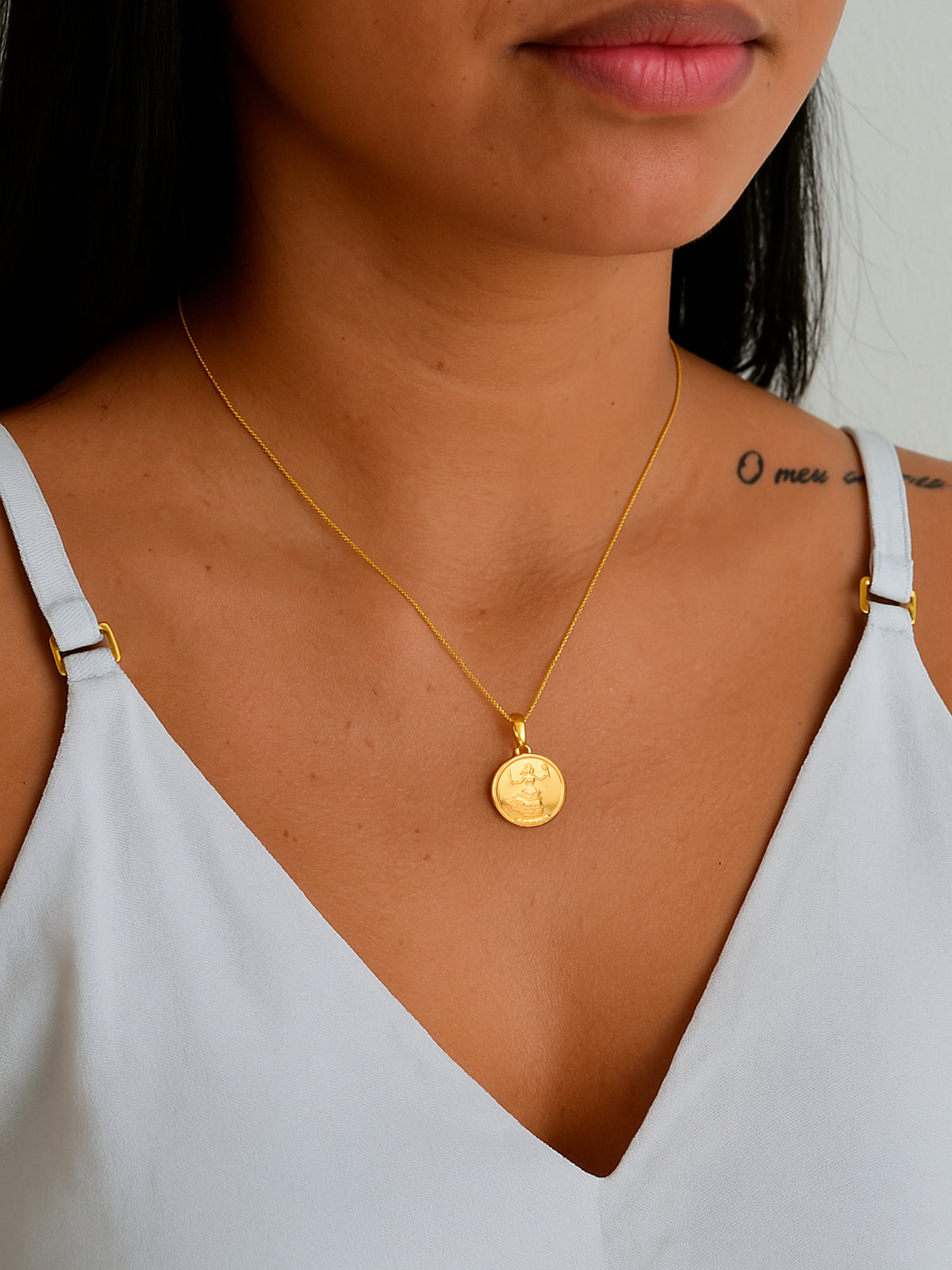 Pingente medalha Iansã - banhado a ouro 18k - foto 2