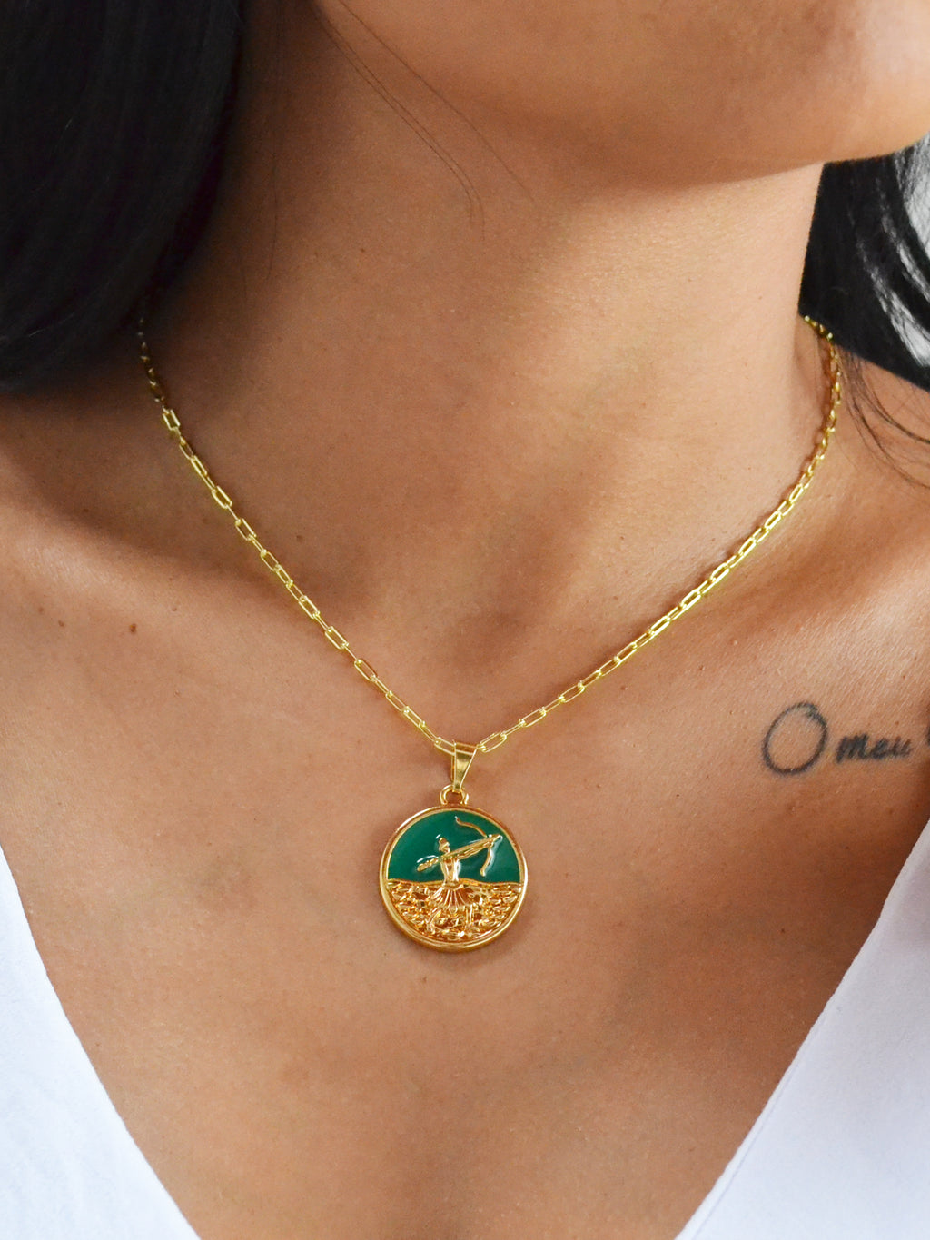 Corrente medalha Oxossi verde  - elo longo - banhado a ouro 18k - foto 2