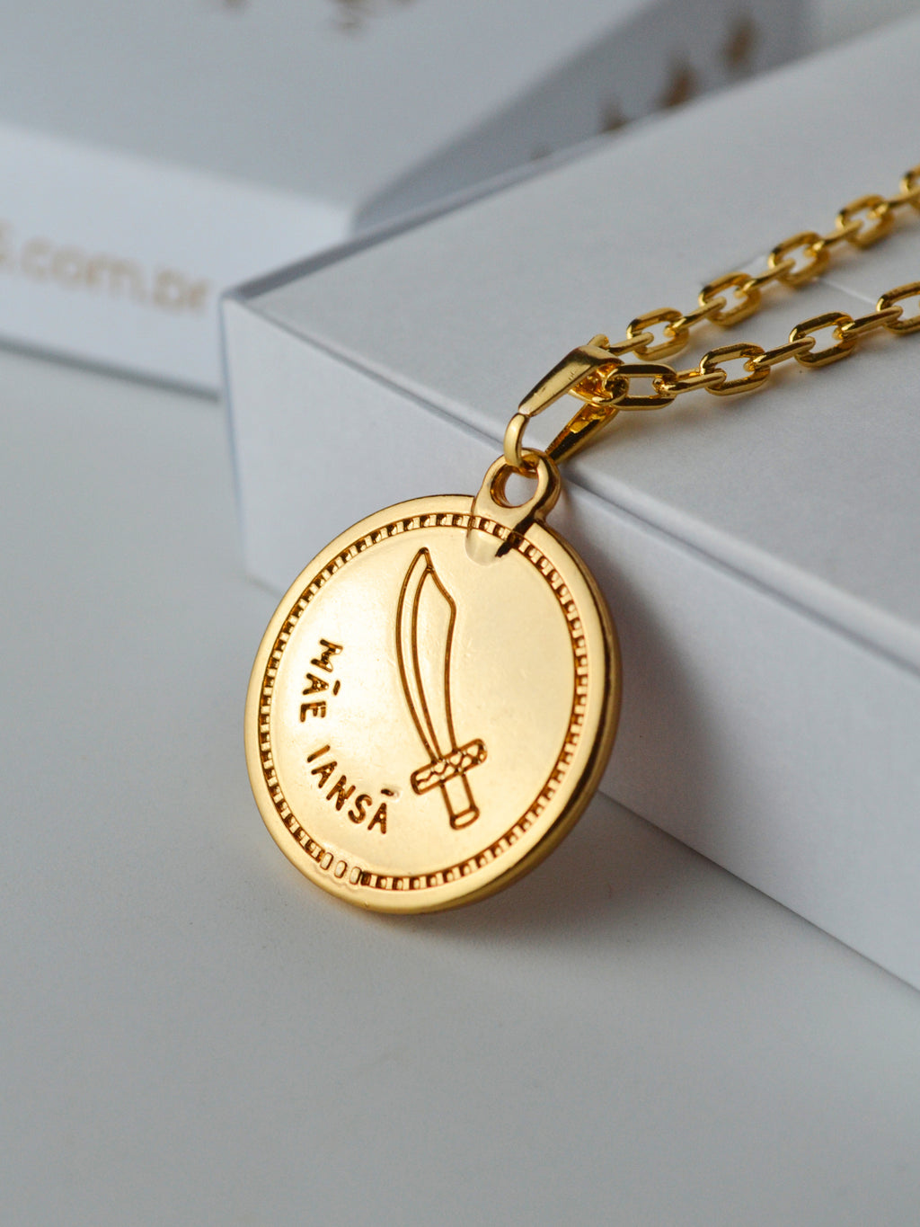 Corrente medalha Iansã vermelho - cadeado - banhado a ouro 18k - foto 4